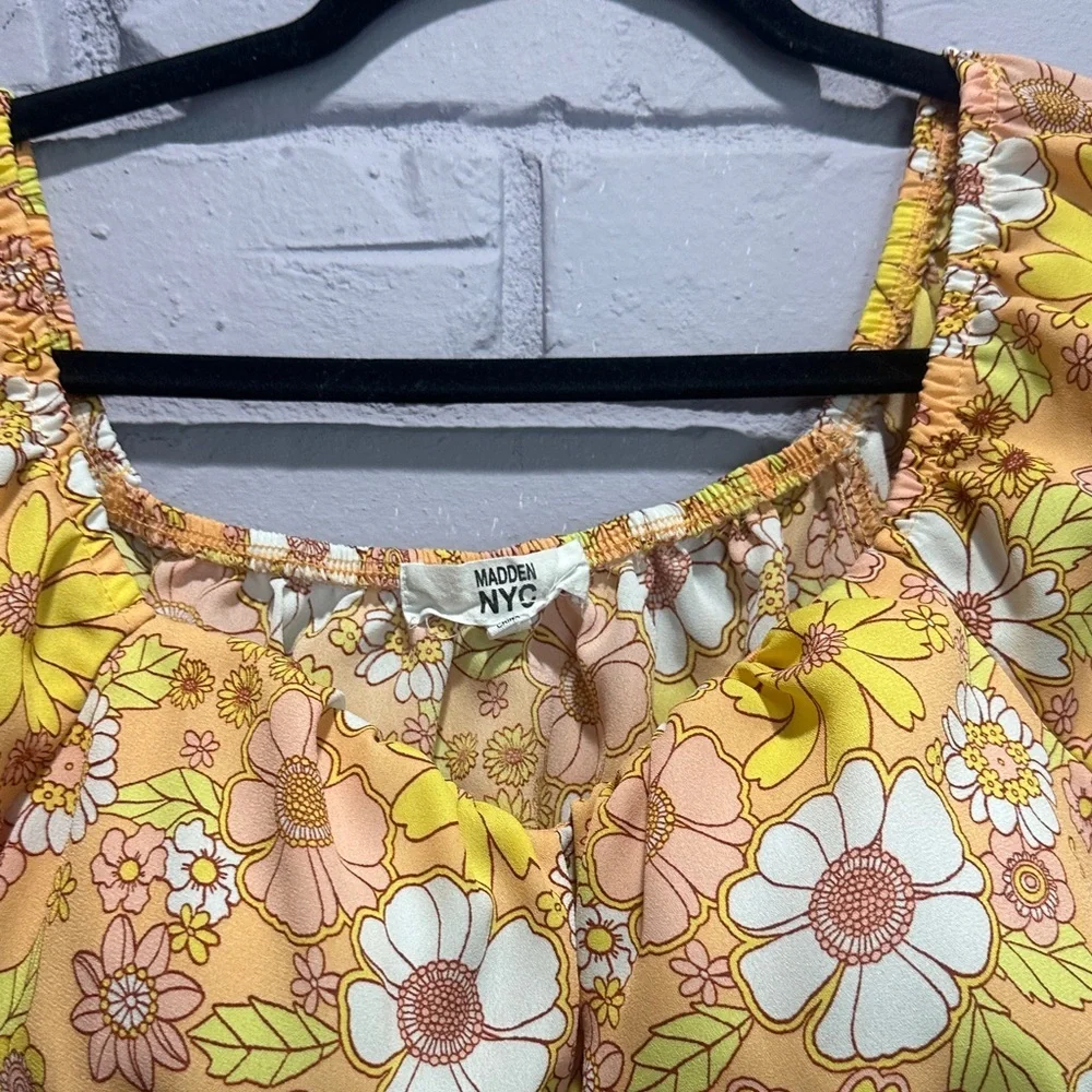 NWOT Floral Print Women's Blouse in Pellow size M - Picture 3 of 10